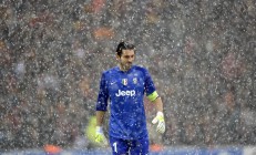 开云在线赛事平台-当詹姆斯撕碎战术板，深圳对阵北京，一场被个人英雄主义重新定义的CBA夜晚