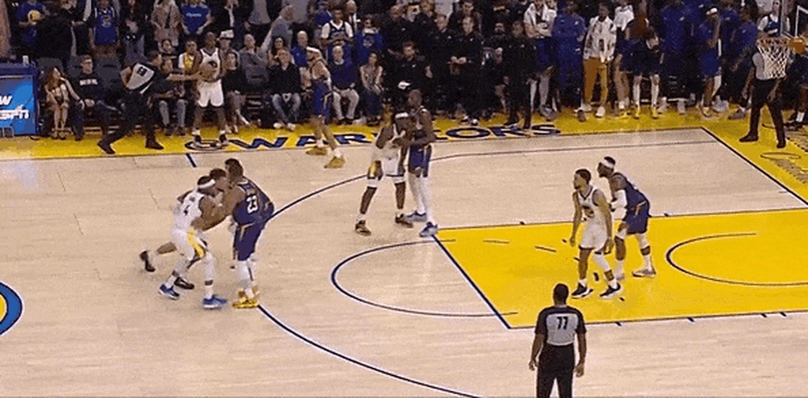 包含勇士横扫国王，布克统治全场的词条