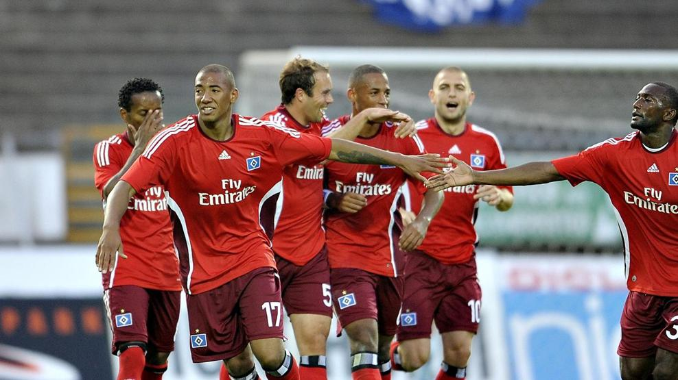 包含弗赖堡客场击败奥格斯堡，稳步向前行的词条