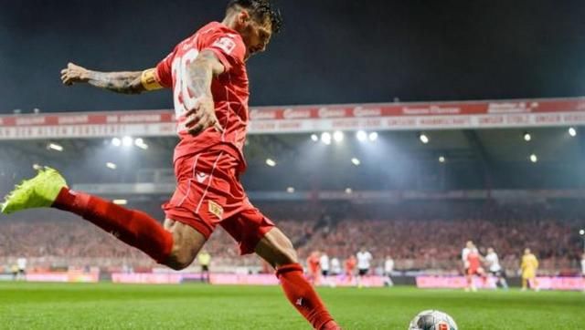 斯旺西城中场组织稳健，控制比赛局面的简单介绍