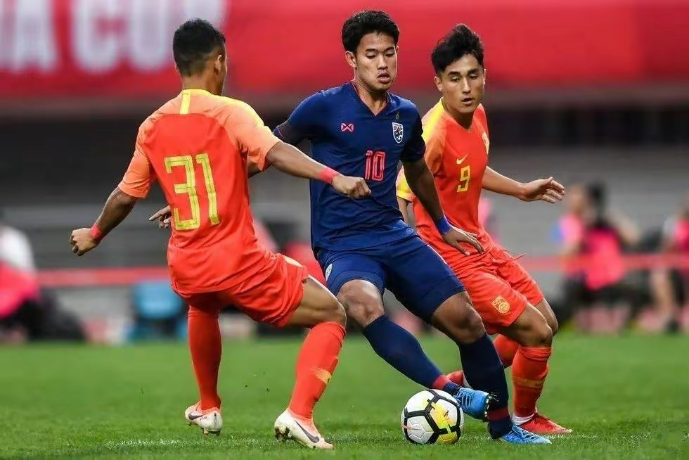 包含芬兰客场不敌乌拉圭，小组出线前景堪忧的词条