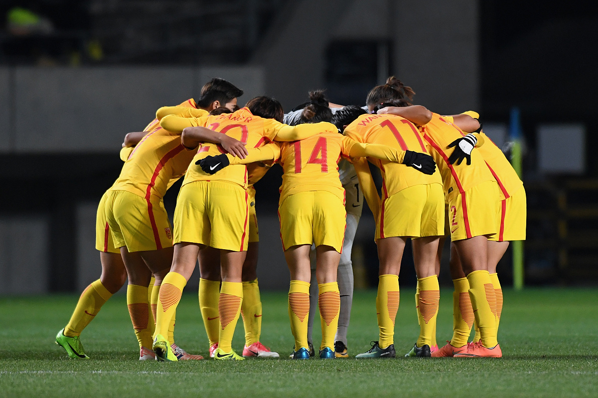 包含斯洛文尼亚女足在半决赛中铩羽而归的词条