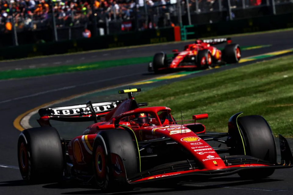 包含法拉利鏖战红牛二队,塞恩斯扛起全队的词条 包含法拉利鏖战红牛二队,塞恩斯扛起全队的词条