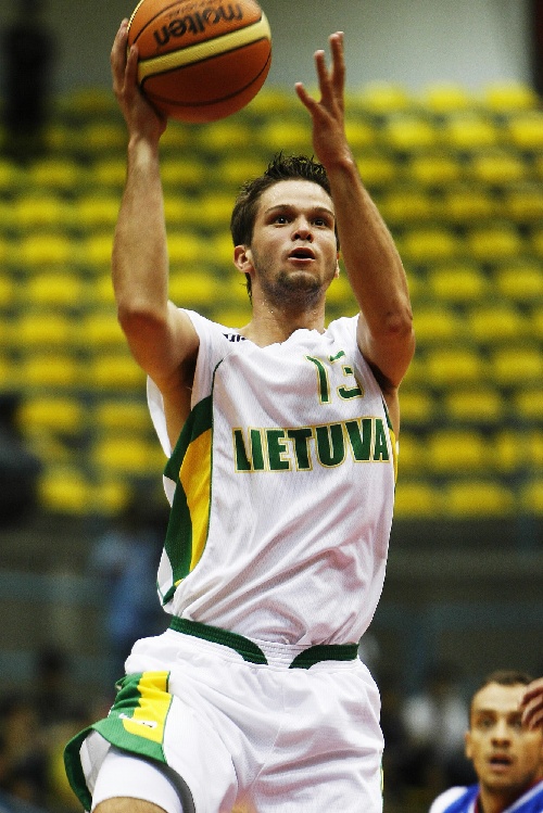 立陶宛足球队在关键比赛中获得好成绩的简单介绍