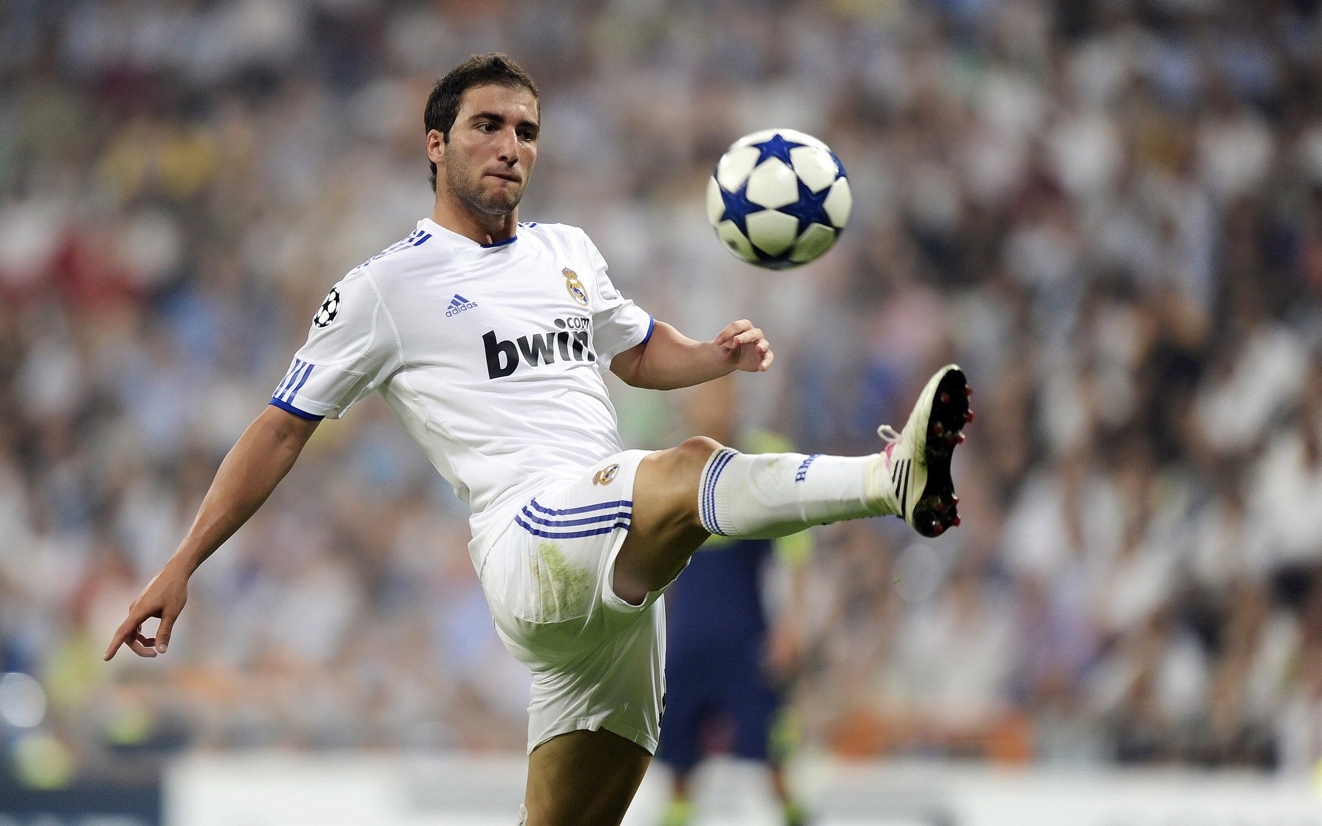 北欧风暴与南美利刃,芬兰强势晋级背后的苏亚雷斯式接管