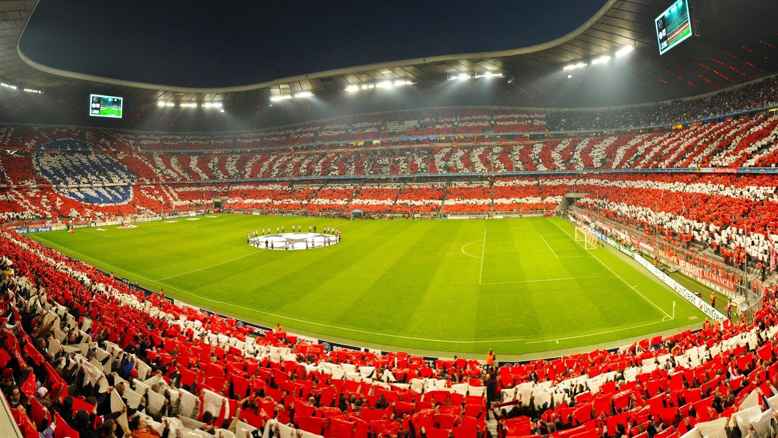 赛道上的独舞者，爱德华兹在F1街道赛之夜的完美绽放