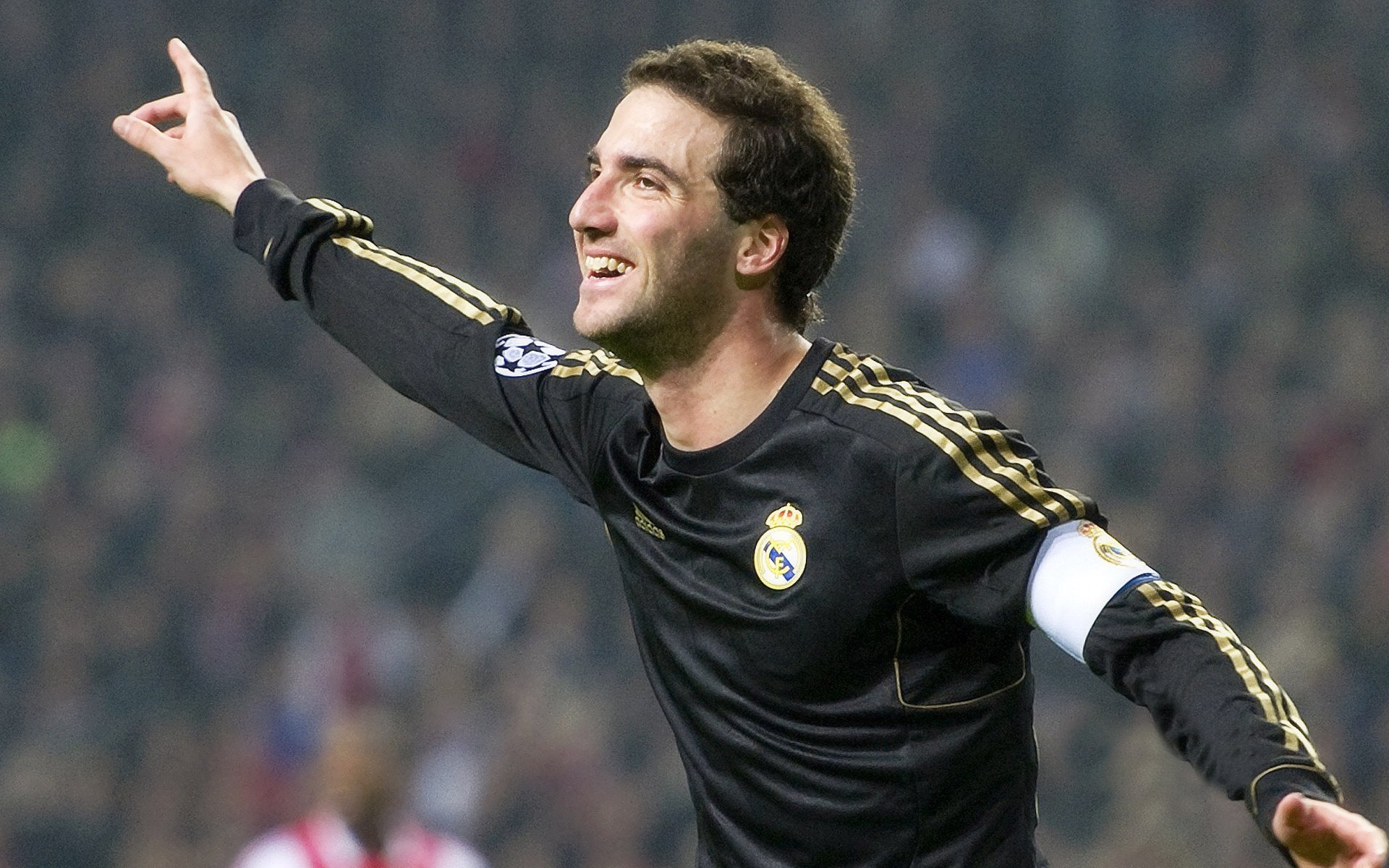 北欧风暴席卷安菲尔德，当挪威新星让C罗的传奇光芒成为背景